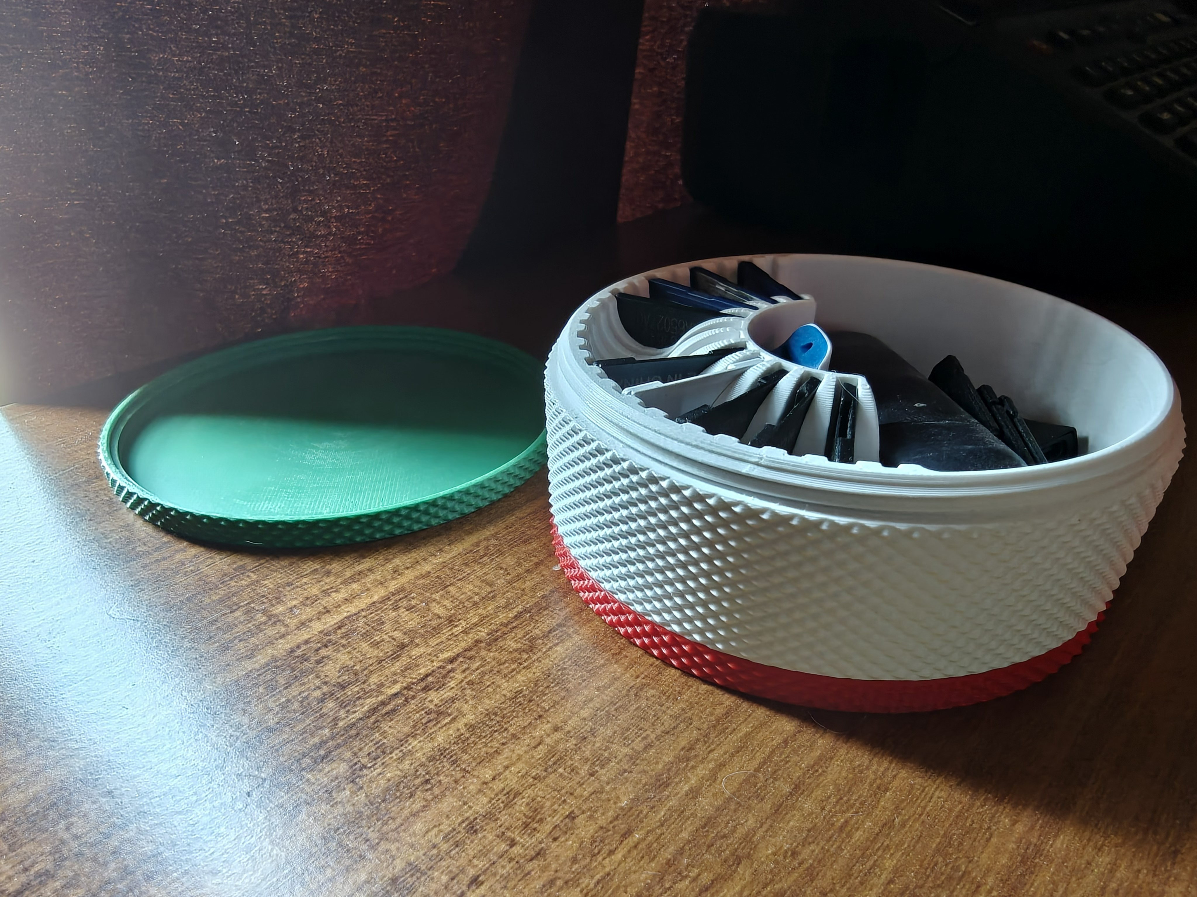 SD Card Twist Cap Container v1 - Main Body