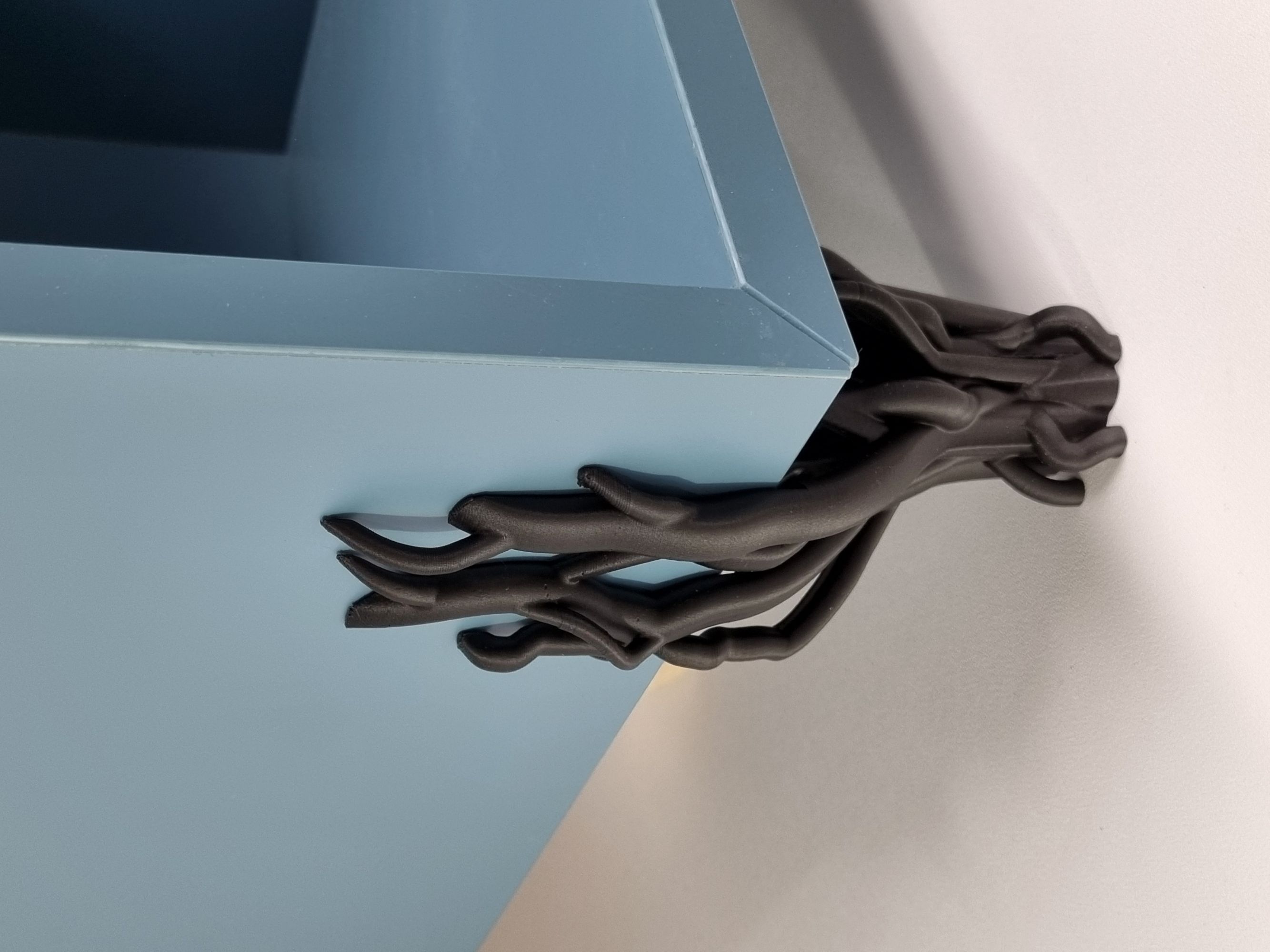 Entagle growth furniture leg