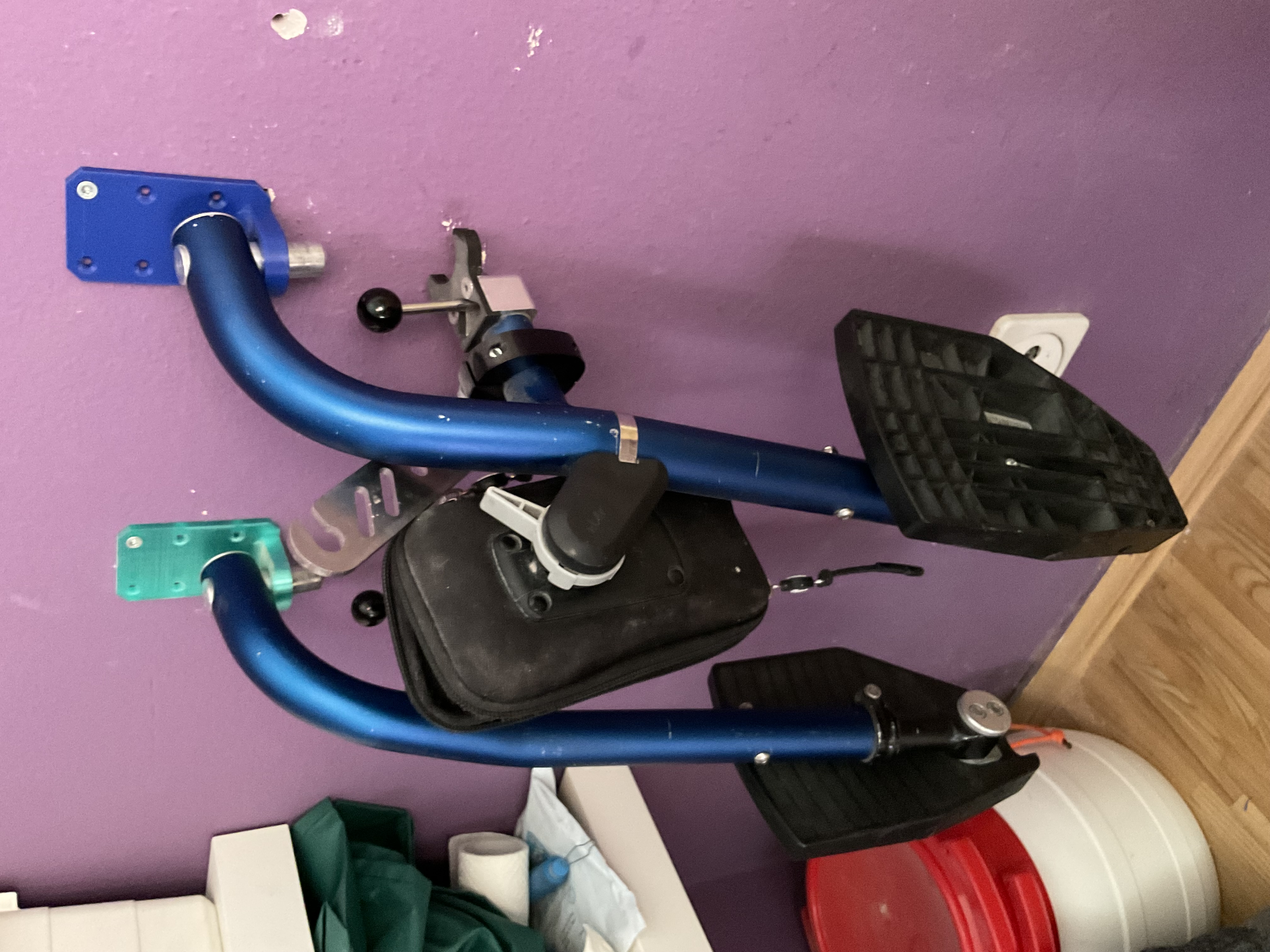 Wall holder wheelchair foot rests, 16,5mm hole diameter