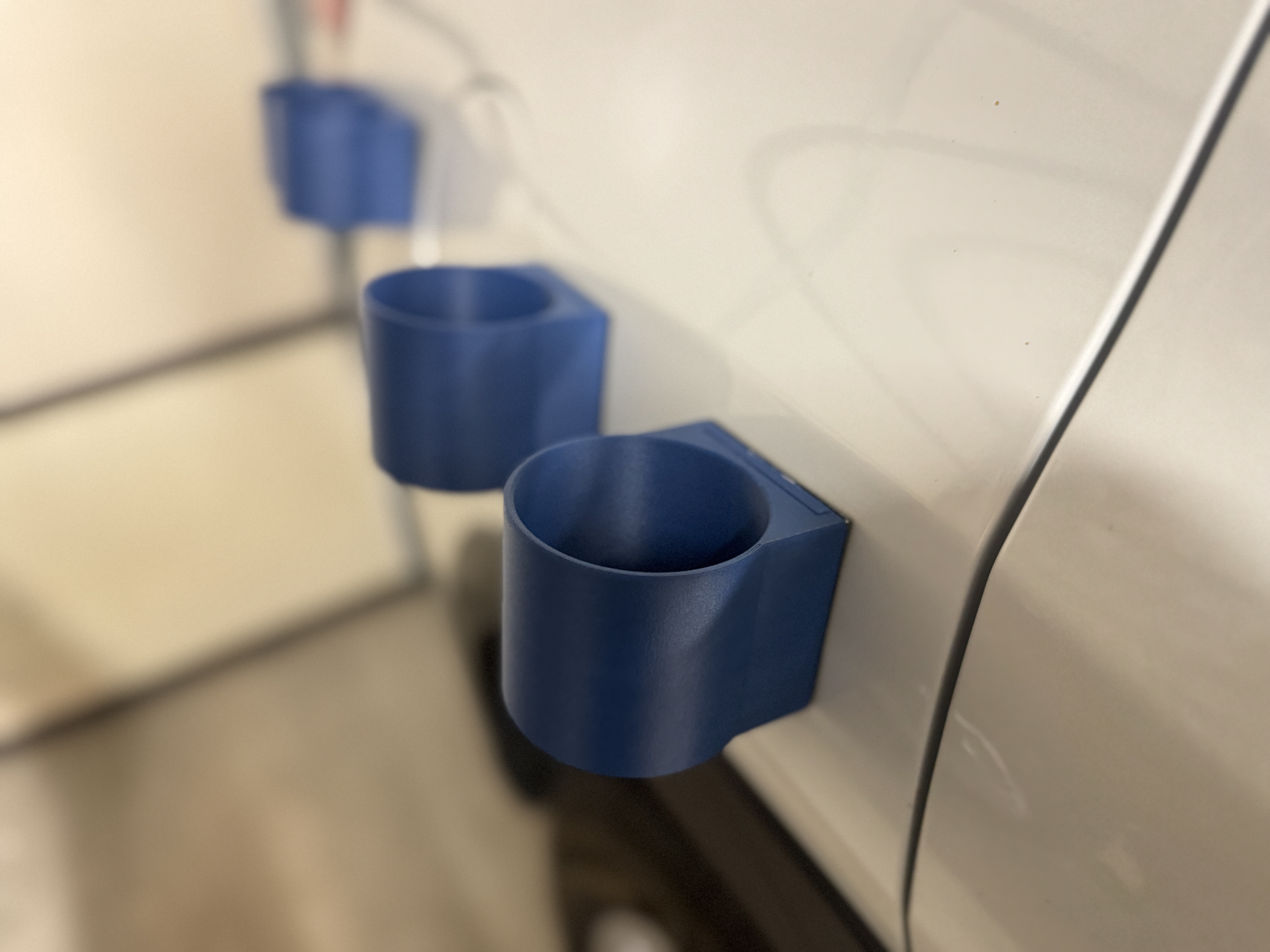 Magnetic Vehicle Cup Holder (Four-Pack) 