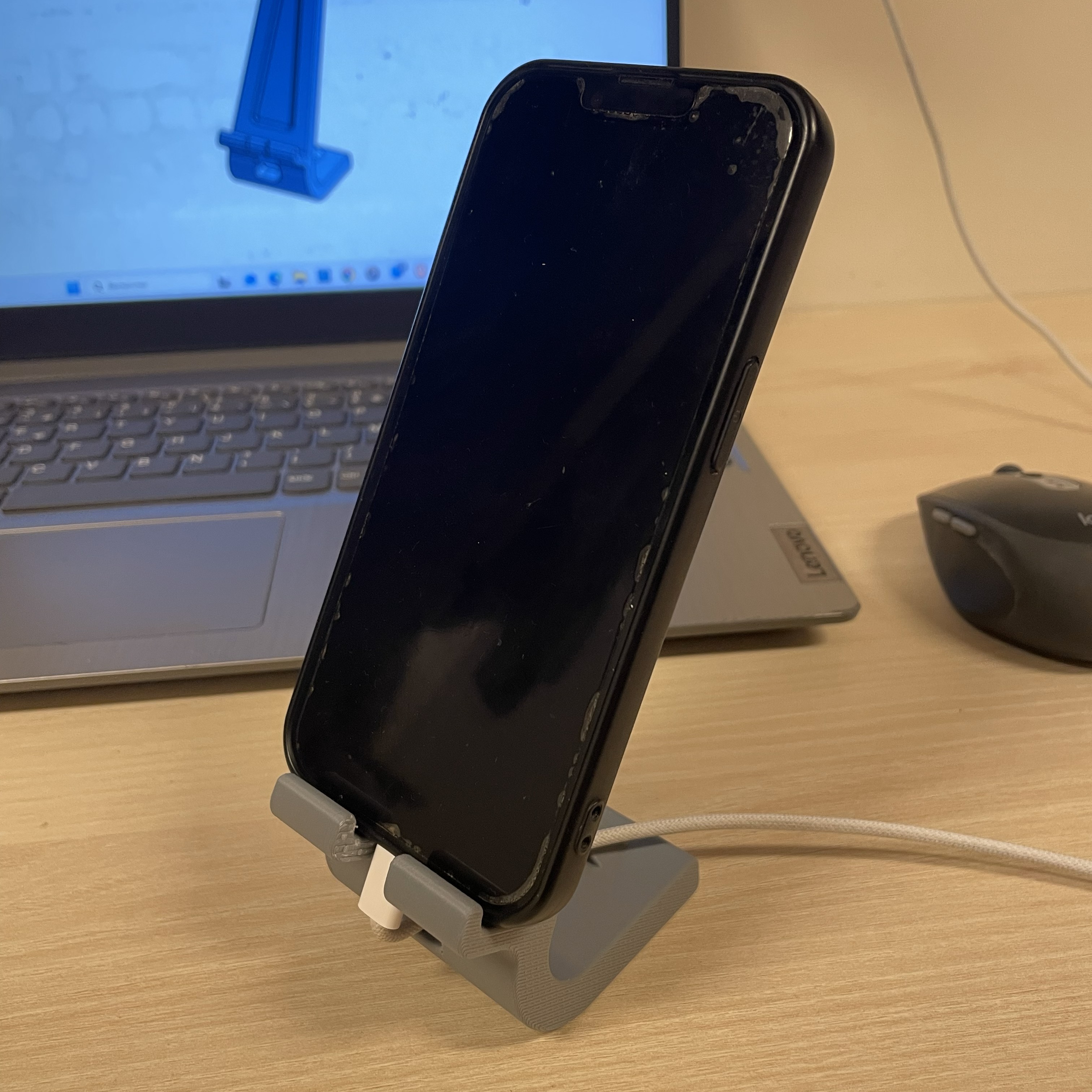 Vertical 3D-Printed Desktop Smartphone Stand